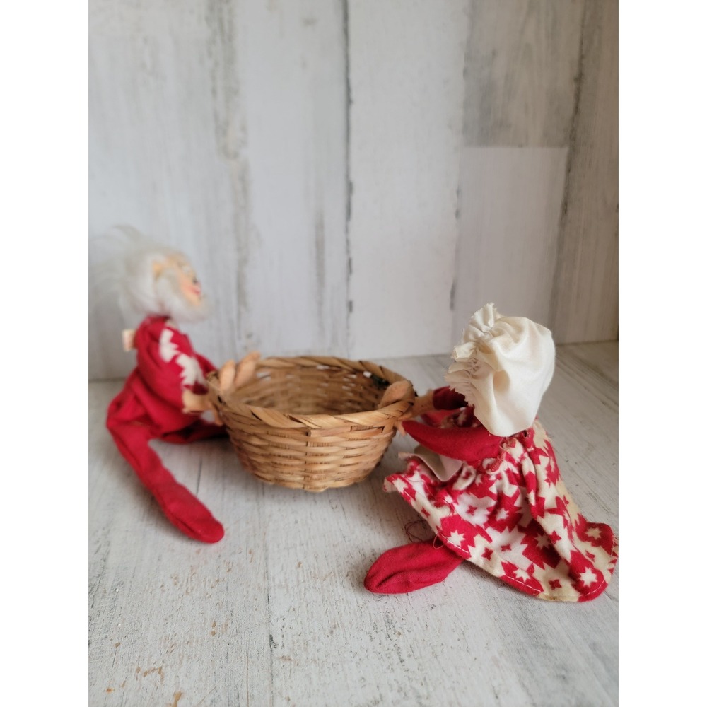 Annalee Mr Mrs Santa Claus carrying basket Xmas vintage home decor unique